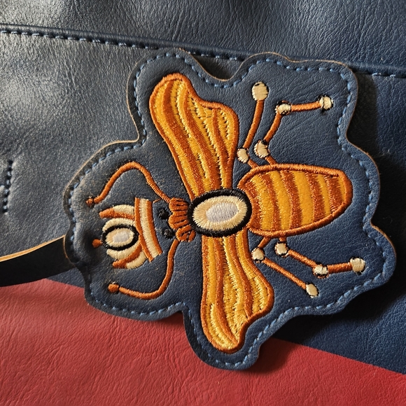 NIB casual tote bag with emblem - Picture 4 of 5